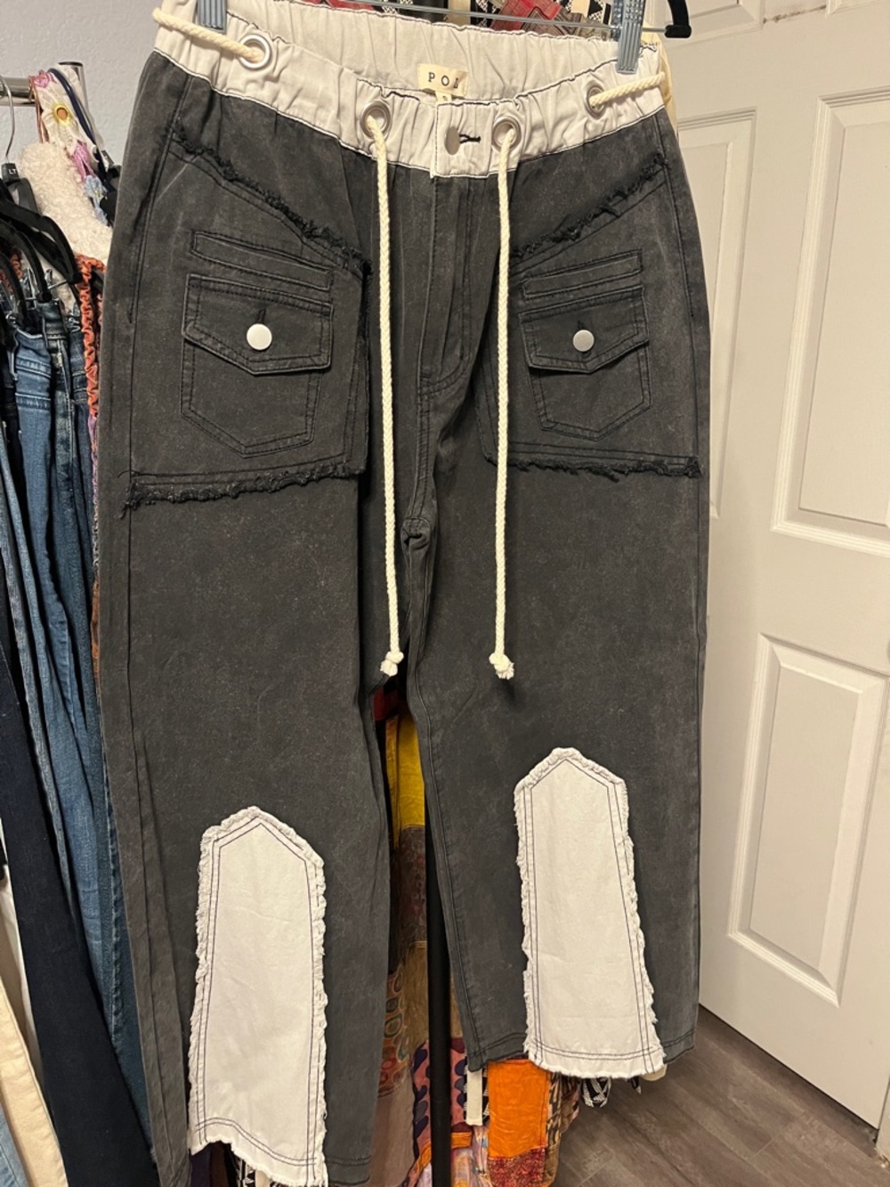 POL Two-Tone Drawstring Cargo Pants - Gray and Cream
14-17 Waist
11 Rise
27 L